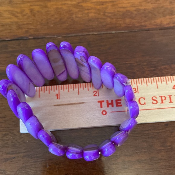 Mother of Pearl (seashells) Purple Colored Stretch Bracket - Picture 6 of 7